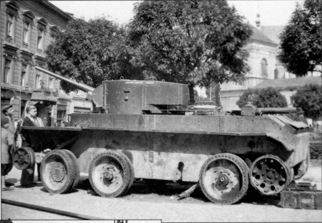 БТ-7 35 р 12 Львов.JPG